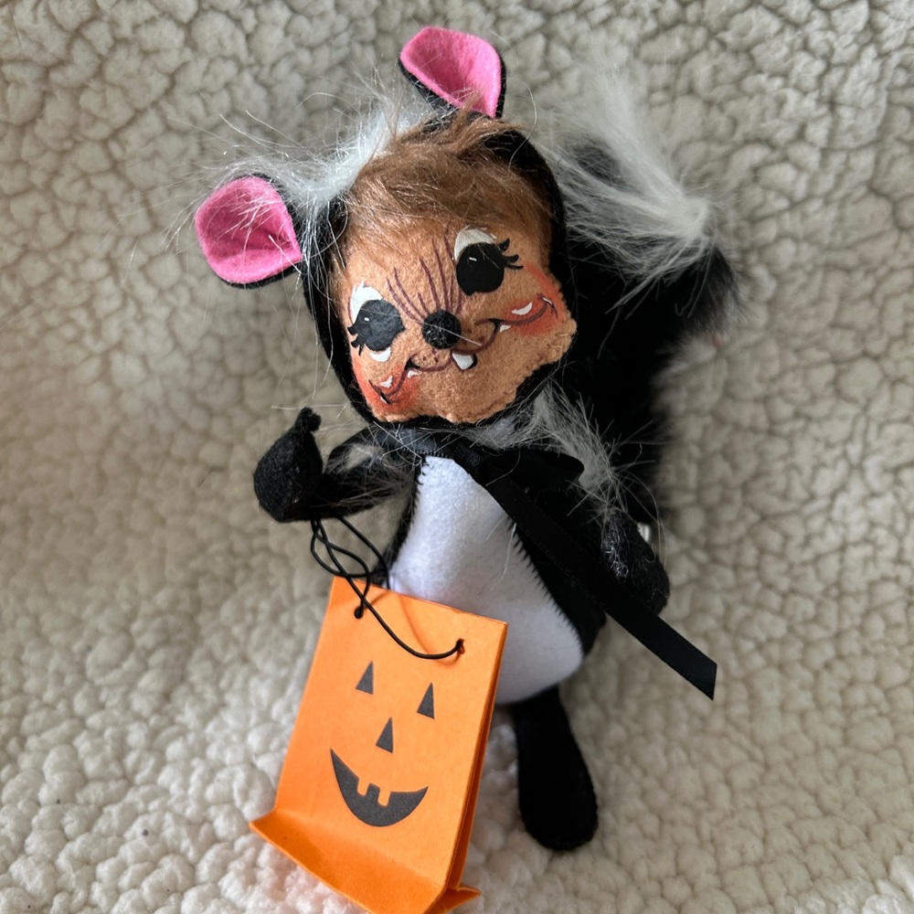 Annalee Halloween Mouse with Pink Ears and Orange Bag